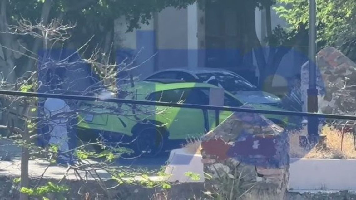 Hallan tres cuerpos en un Lamborghini afuera de un antro en Querétaro  