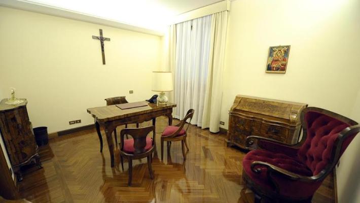 Esta acción, en cumplimiento con la tradición vaticana, tiene como propósito garantizar la seguridad y preservación de los documentos y pertenencias del pontífice fallecido