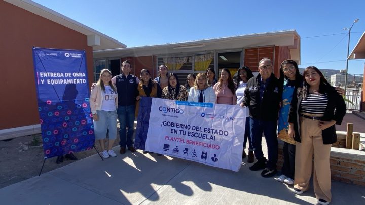 Titular del IFEQ encabeza entrega de aulas didácticas en Santa Rosa Jáuregui