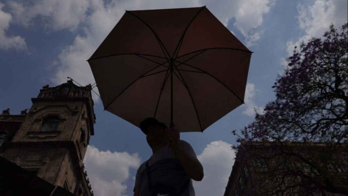 Las lluvias fuertes podrían ocasionar encharcamientos e inundaciones, mientras que rachas de viento podrían derribar árboles y anuncios publicitarios