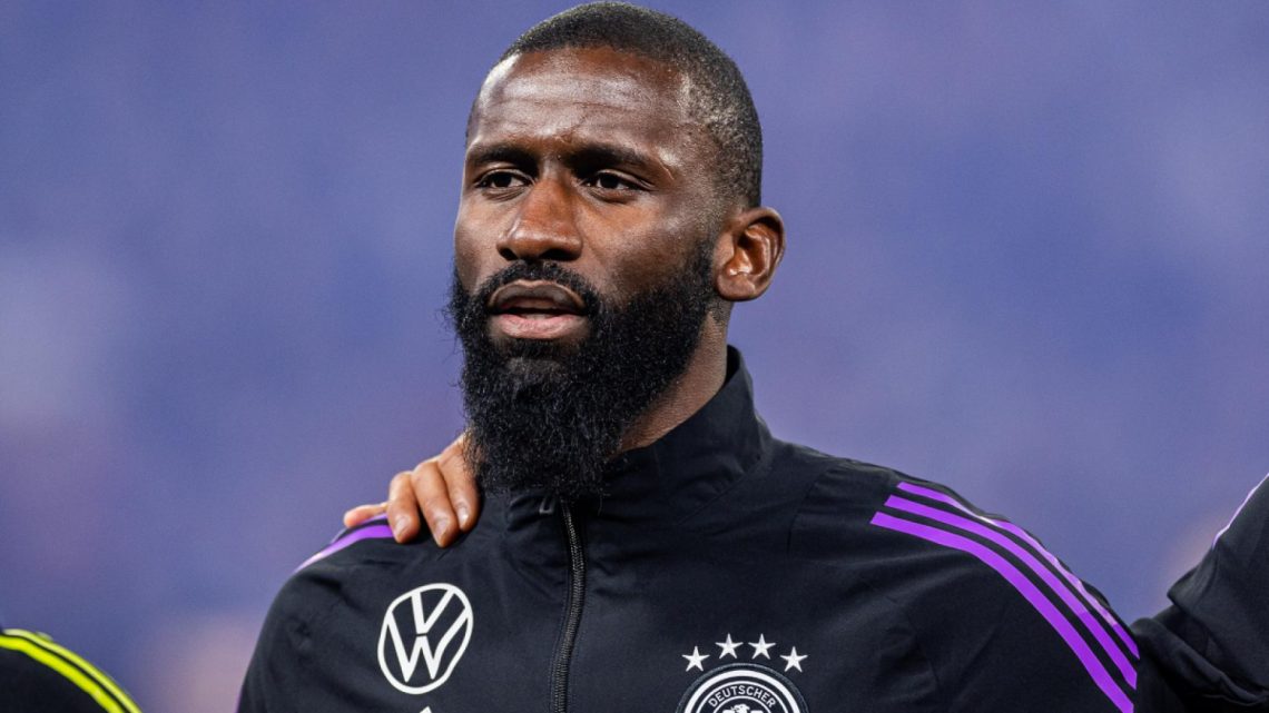 El defensa del Real Madrid, Antonio Rüdiger, fue operado de la rodilla este martes y, según los reportes, su recuperación lo dejaría fuera de lo que resta de la temporada.