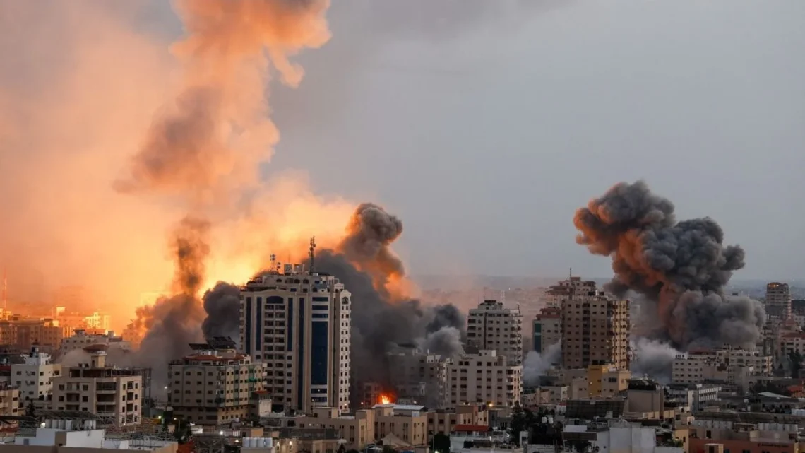Según varias fuentes oficiales, entre cuáles SANA, el ejército israelí bombardeó varios objetivos en diferentes regiones sirias tras un contexto de inestabilidad generalizado en Medio Oriente