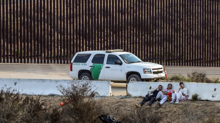 Los cruces ilegales de la frontera disminuyeron un 97%