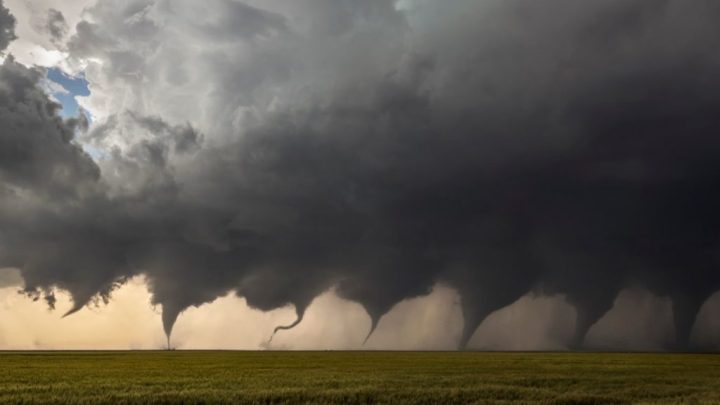 El frente frío número 37, en combinación con fuertes vientos en el norte del país, podría ocasionar torbellinos y tornados para algunos estados