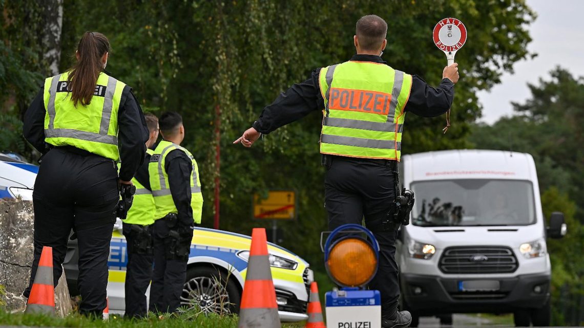 Alemania persigue terminar con la operación de bandas delictivas que prometen a migrantes y solicitantes de asilo llevarles hasta la frontera germana