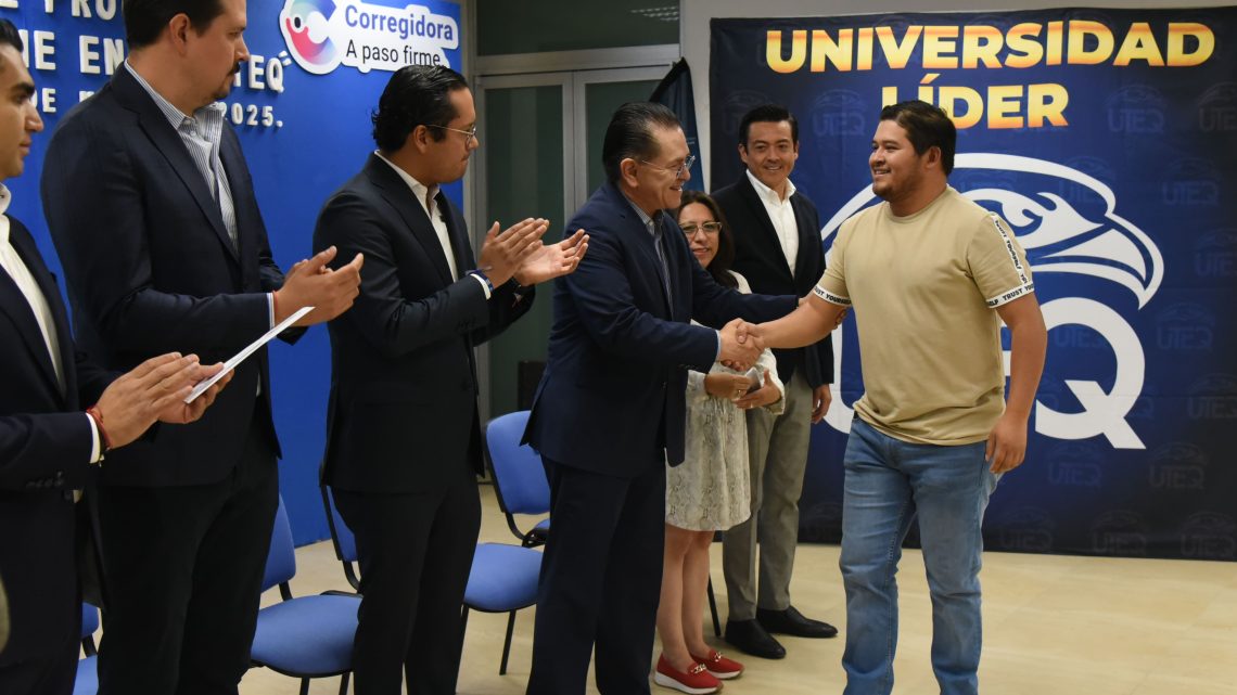 Suman esfuerzos UTEQ y Corregidora con becas del programa Universitario a Paso Firme