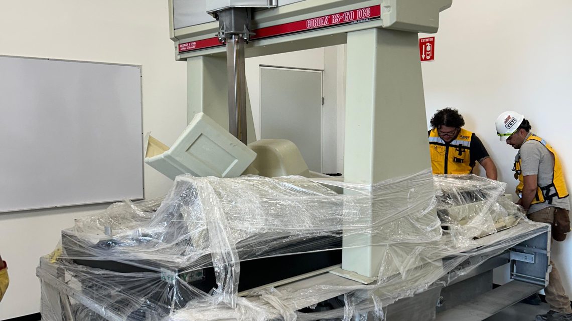 Recibe la UPSRJ máquina de medición por coordenadas