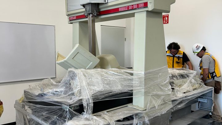 Recibe la UPSRJ máquina de medición por coordenadas