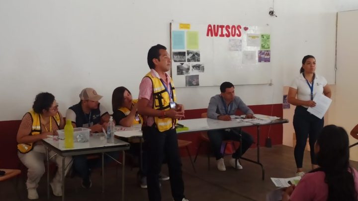 Capacita SESA a manejadores de alimentos en Agua Zarca Landa de Matamoros