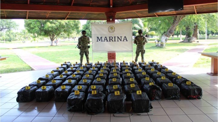 Secretaría de Marina asegura 1.28 toneladas de cocaína en Michoacán