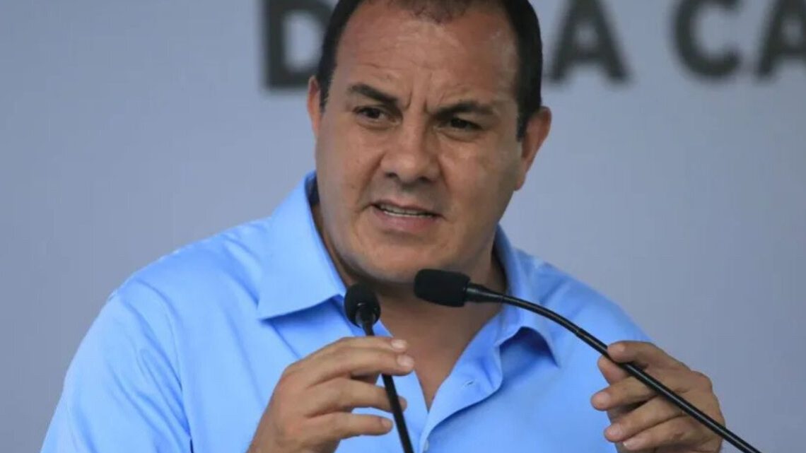 Legisladoras, legisladores y mujeres activistas de la sociedad civil presentaron las 23 mil firmas recabadas en Change.org 