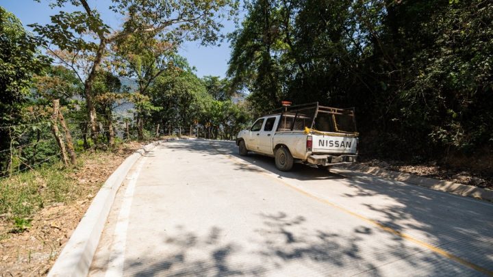 Gobierno del Estado mejora caminos en Landa de Matamoros