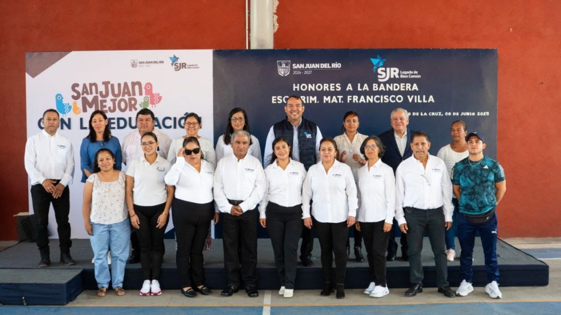 *Encabeza Roberto Cabrera honores a la Bandera en primaria del Barrio de La Cruz*