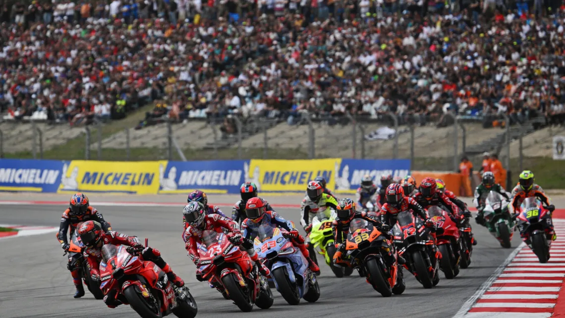 El español Carmelo Ezpeleta, consejero delegado de Dorna desde 1998, seguirá al frente de la MotoGP junto con su equipo directivo