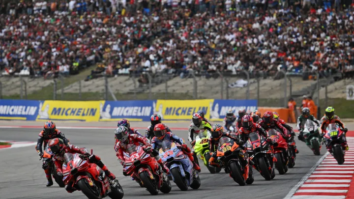 El español Carmelo Ezpeleta, consejero delegado de Dorna desde 1998, seguirá al frente de la MotoGP junto con su equipo directivo