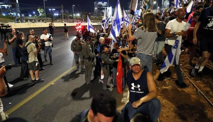 “Pero, ¿cómo se puede querer empezar ahora otra guerra? Es estúpido”, expresó una de las refugiadas en Tel Aviv