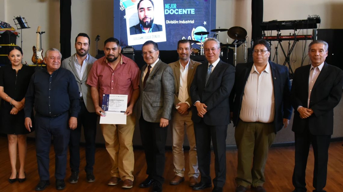 Reconoce a docentes y tutores destacados de la UTEQ