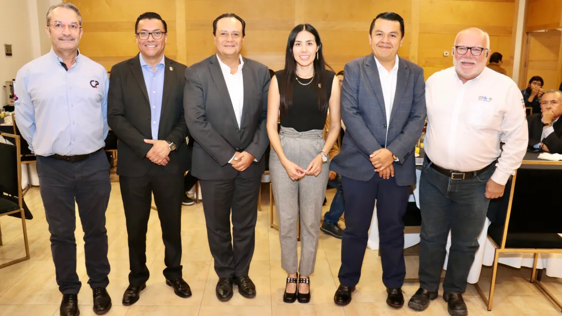 Dialoga Liliana San Martín con el Clúster de Plásticos