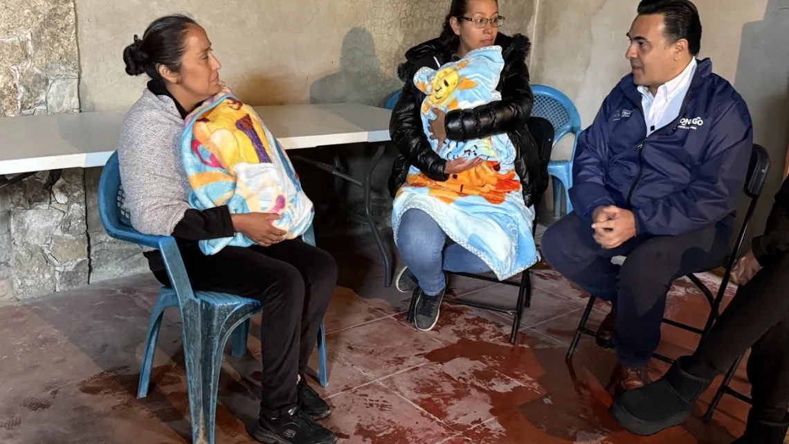 Titular de SEDESOQ entrega canastas de Contigo y tu bebé en la Sierra y Semidesierto