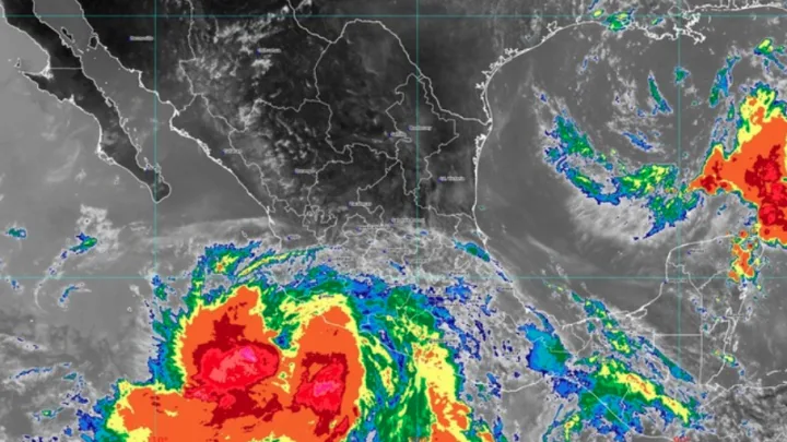 Se espera que el huracán se debilite en las próximas horas, sin embargo, Salgado dijo que Guerrero se mantiene en alerta por su trayectoria