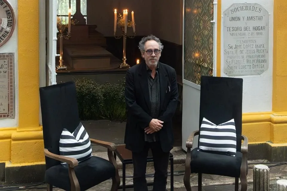 El director ofreció una clase magistral entre monstruos y lápidas, en la cual habló sobre su cine
