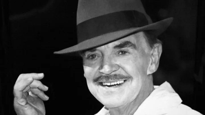 El actor desplegó una carrera donde lo mismo hizo cine de acción, que comedias televisivas