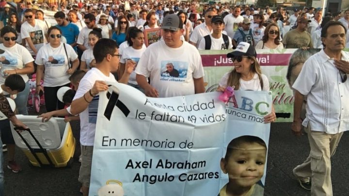 Reducen condenas a implicados en caso de Guardería ABC; familias se indignan