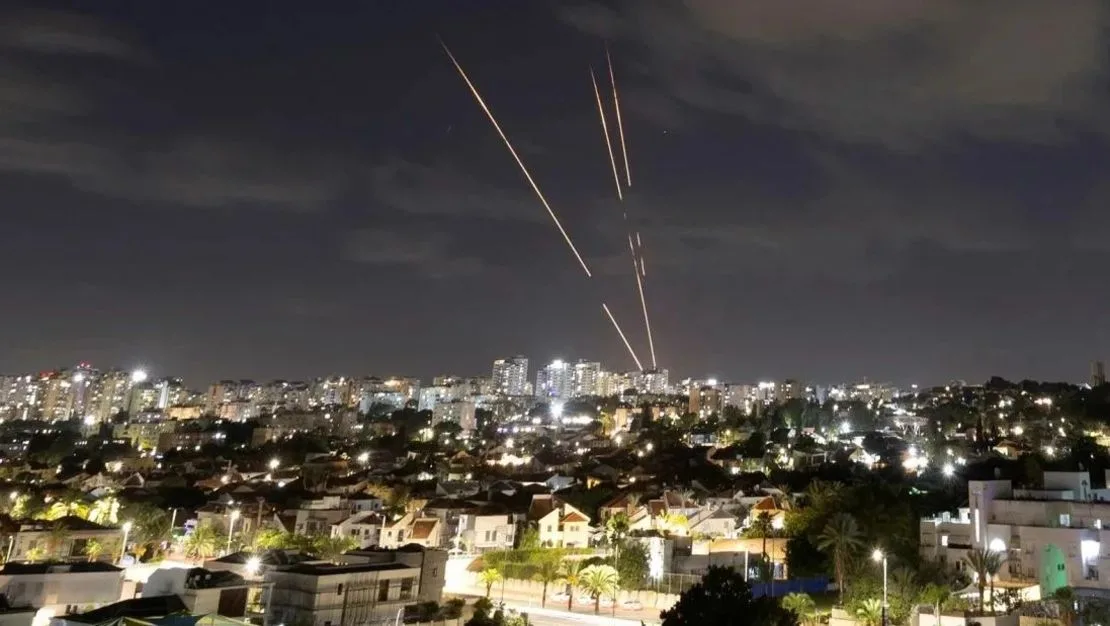El ataque hizo sonar las alarmas en el centro y norte del país, movilizando a poblaciones de grandes ciudades como Tel Aviv o Haifa