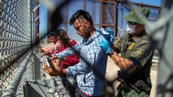 Embajada de EU en México pide a migrantes que se autodeporten