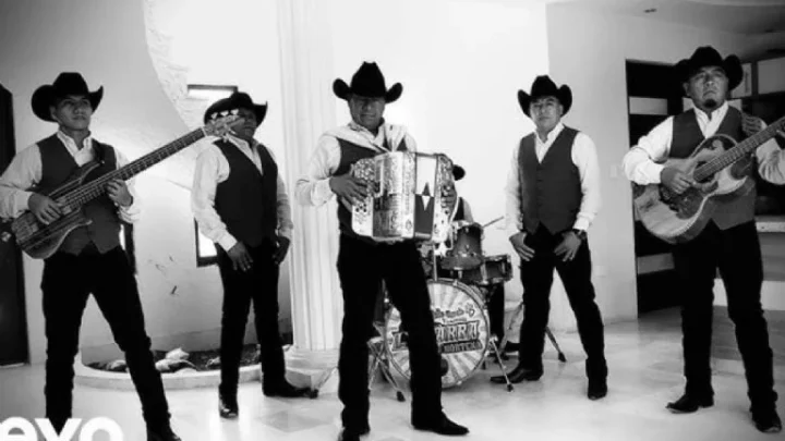 Integrantes de grupo musical sufren accidente durante presentación en televisora