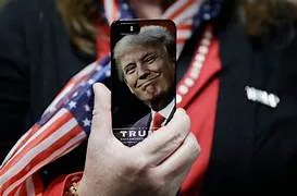 En la página web de Trump Mobile se anuncia el próximo lanzamiento de T1, “un teléfono inteligente, dorado y elegante” diseñado y fabricado en Estados Unidos