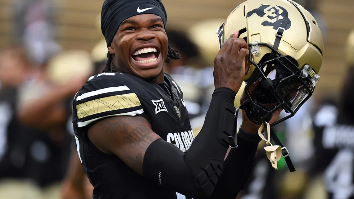 El jugador estadounidense firma su millonario contrato de novato con los Jaguars de Jacksonville