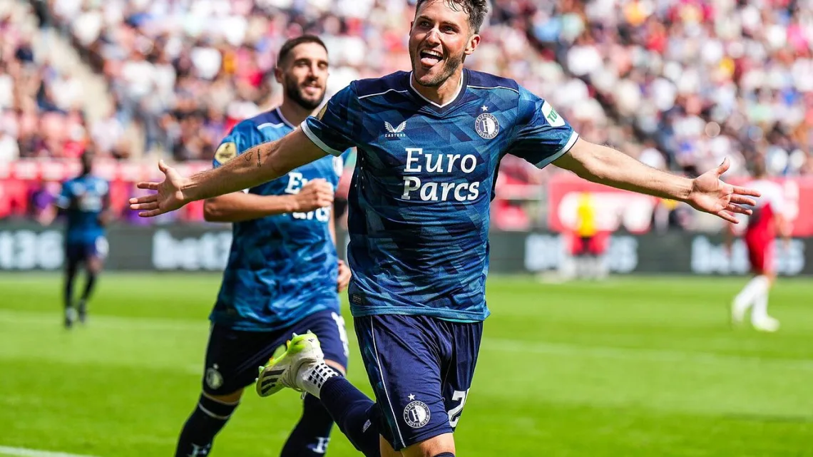 El delantero mexicano regresará a los Países Bajos para recibir una despedida oficial del club donde se hizo ídolo
