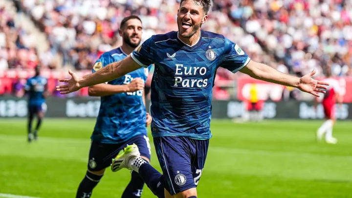 El delantero mexicano regresará a los Países Bajos para recibir una despedida oficial del club donde se hizo ídolo