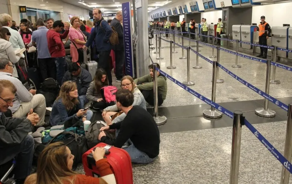 “A primeras horas de esta mañana, la aerolínea Nav Canada fue informada de amenazas de bomba que afectan a instalaciones en Ottawa, Montreal, Edmonton, Winnipeg, Calgary y Vancouver”, señala el comunicado