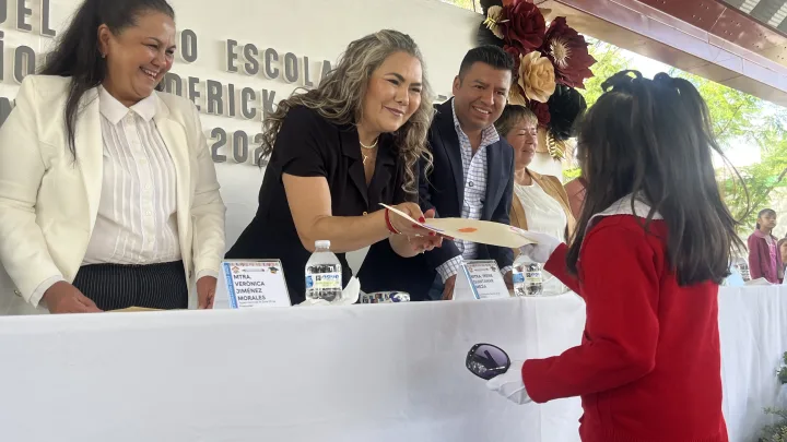 Encabeza Irene Quintanar Mejía ceremonias de clausura del ciclo escolar