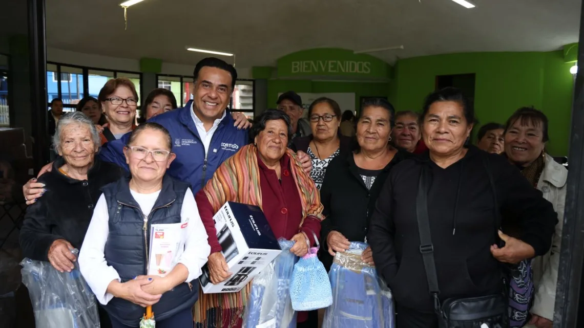 Visita titular SEDESOQ el Club del Adulto Mayor en San Joaquín