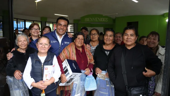 Visita titular SEDESOQ el Club del Adulto Mayor en San Joaquín