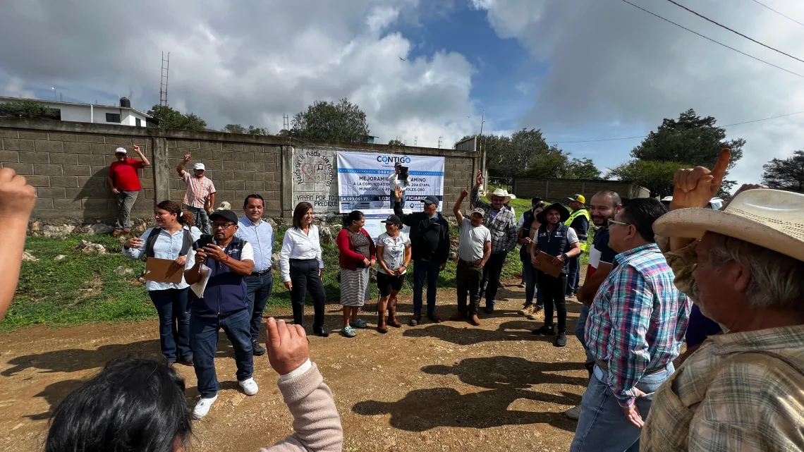 CEI mejora camino que conecta Pinal de Amoles y Arroyo Seco