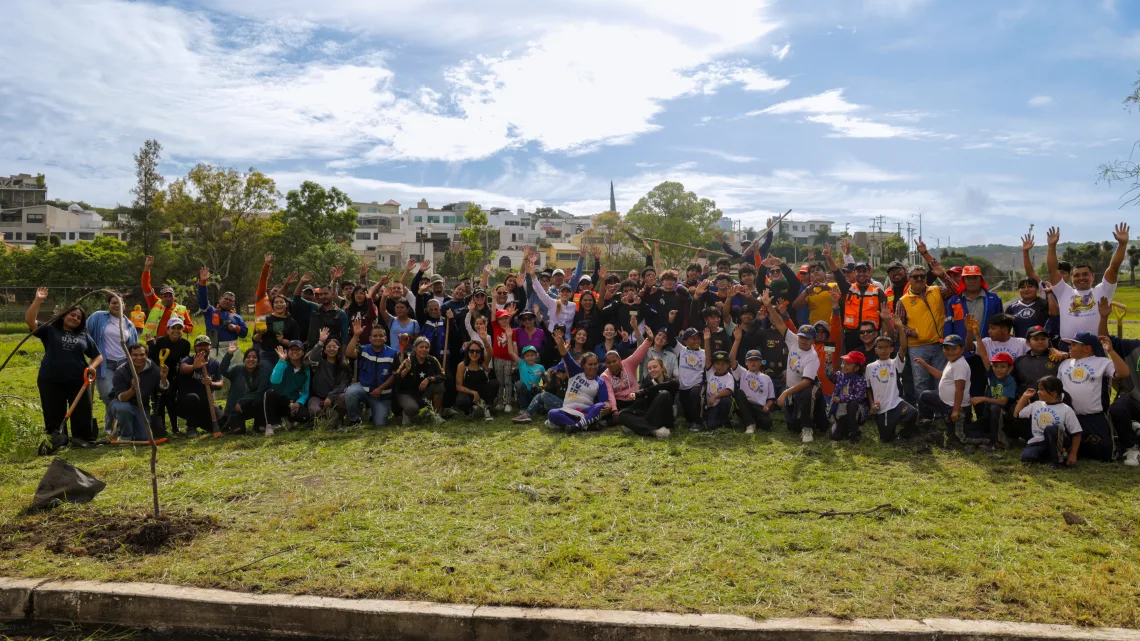 Encabeza SEJUVE rehabilitación del parque del asta bandera