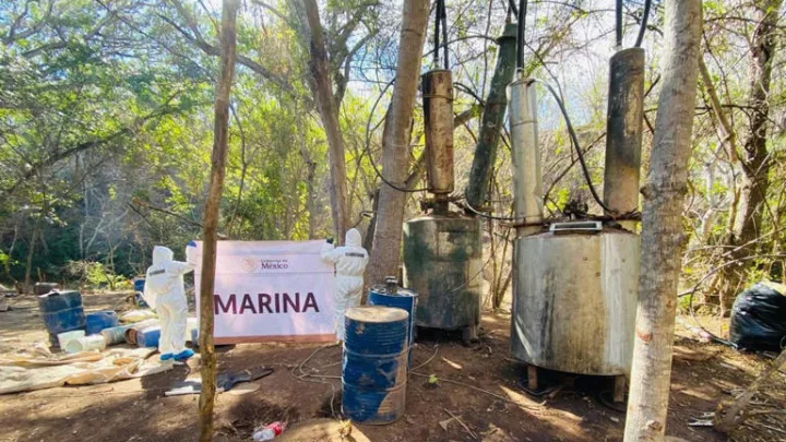 Se aseguró cerca de una tonelada de metanfetamina y se reporta una millonaria afectación económica a los grupos de delincuencia organizada