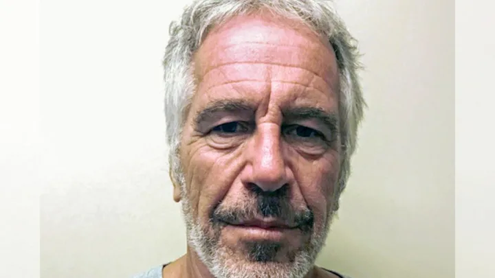 Las condiciones se difunden un día después de que Maxwell pidiera a la Corte Suprema revocar su sentencia de 20 años de cárcel