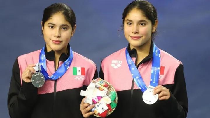 Las hermanas gemelas Lía y Mía Cueva consiguieron la quinta medalla para la delegación mexicana en la competencia de clavados en los Mundiales de Singapur