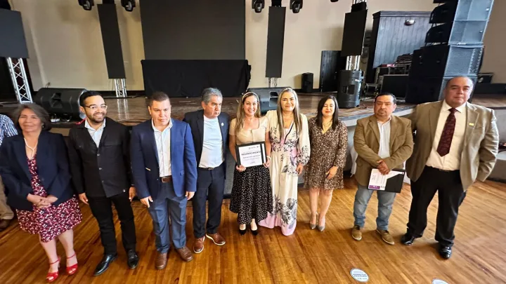Recibe personal de USEBEQ reconocimiento por años de servicio