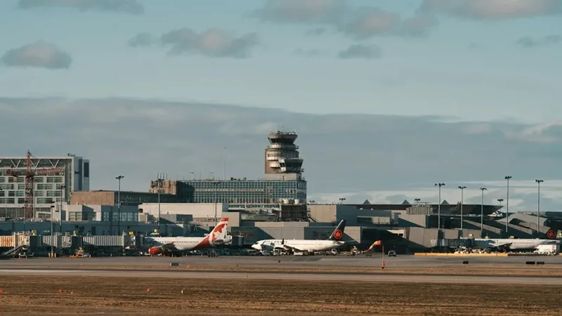 “A primeras horas de esta mañana, la aerolínea Nav Canada fue informada de amenazas de bomba que afectan a instalaciones en Ottawa, Montreal, Edmonton, Winnipeg, Calgary y Vancouver”, señala el comunicado