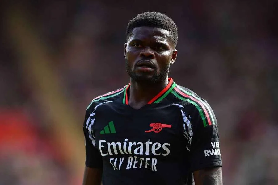 El mediocampista ghanés se encuentra libre tras no haber renovado con el Arsenal