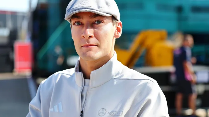 El mismo piloto británico mencionó que la escudería estaba tratando con Verstappen, pero ahora asegura que se siente seguro de conservar su asiento