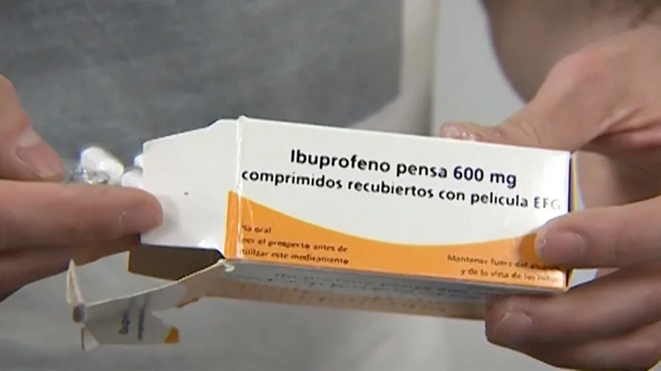 A pesar de acudir en dos ocasiones a urgencias, fue diagnosticada erróneamente con conjuntivitis y escarlatina, sin dar con el diagnóstico adecuado 