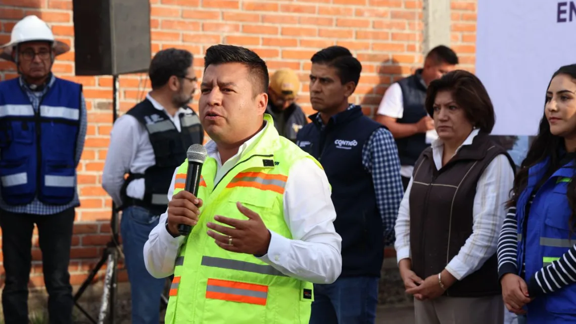 Mejoran vialidad y servicios con rehabilitación de calle en Huimilpan