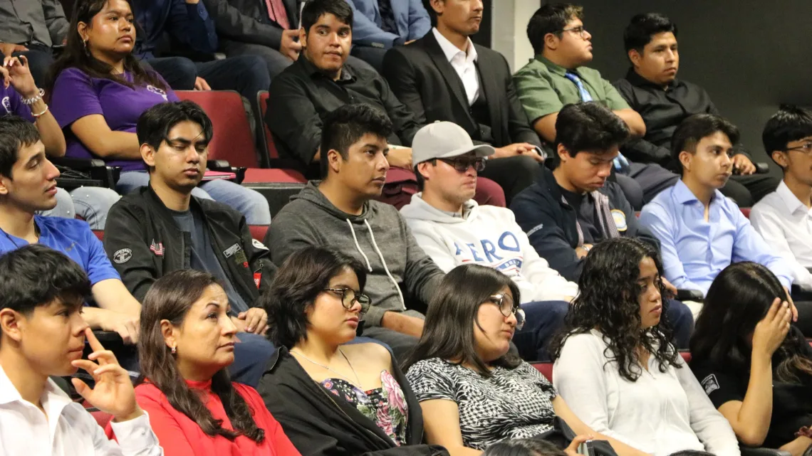 Estudiantes de Tecnología Automotriz presentan proyectos ante expertos del sector